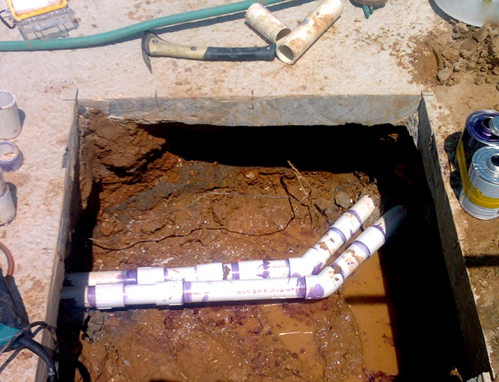 PipeFuze Repairing Underground Pool Pipe Leaks With PipeFuze